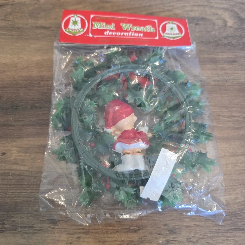 Commodore Mini Wreath Decoration New In Package Vintage Wreath & Elf Holiday